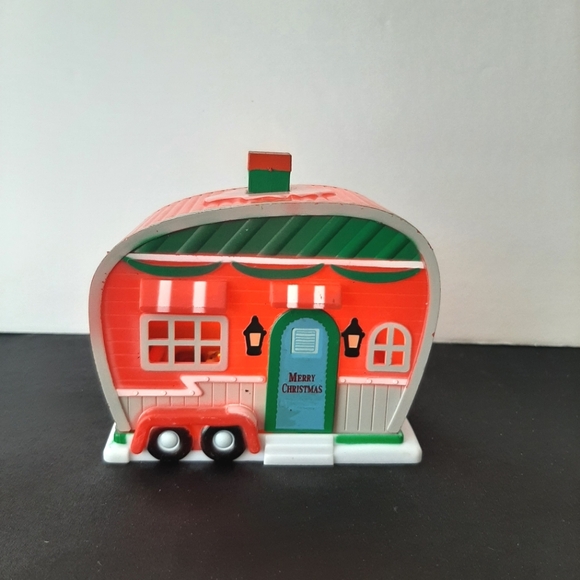 Cobblestone Corners RV Camper Figurine LED 4" Christmas Village Home Decor - Picture 1 of 12